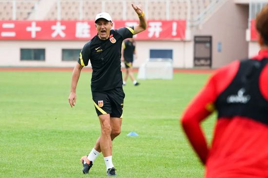 苏莱本赛季在弗洛西诺内迎来了爆发，有消息称水晶宫和纽卡斯尔联对引进他态度认真，可以为他报价高达2000万欧到2500万欧。